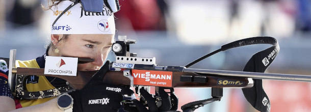 Frankreichs Biathlon-Star Jeanmonnot im Einsatz während einem Weltcup-Rennen