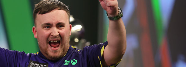 Darts-Weltmeister Luke Littler feiert den Titel in Alexandra Palace