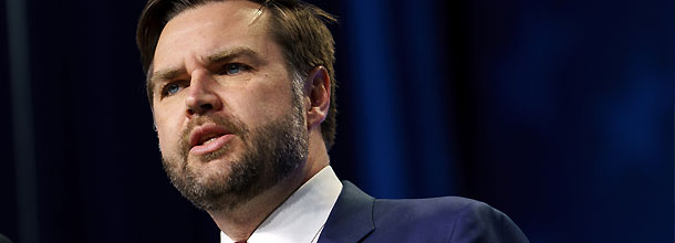 US-Vizepräsident JD Vance hält bei einer Konferenz eine Rede