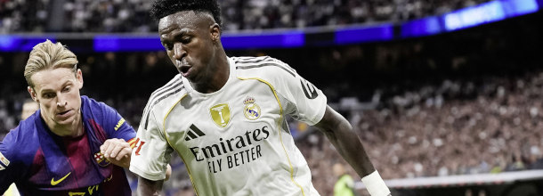 Fussballspieler von Real Madrid und Barcelona im Einsatz in LaLiga
